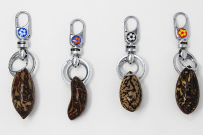 Agrandir l'image de Porte clés original x 4 - faite à base de matière locale africain Image de Porte clés original x 4 - faite à base de matière locale africain