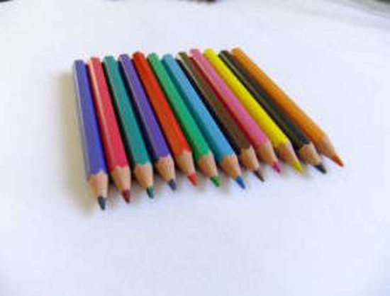 Image sur 3 paquets de crayon de couleurs