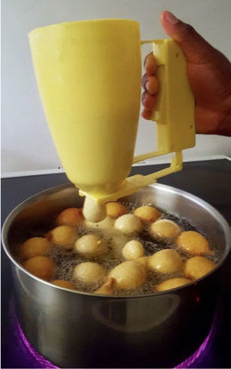 Machine A Beignet Africain - PP - 14.5cm x 16cm x 2cm Machine A Beignet Africain - PP - 14.5cm x 16cm x 2cm - Iziway Cameroun