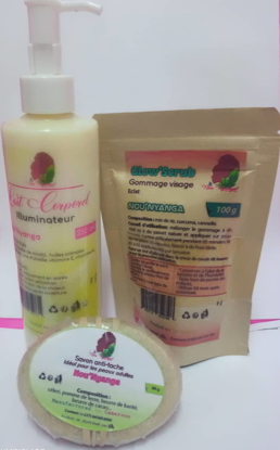 Agrandir l'image de Pack Beauté Savon Anti taches + Gommage Eclat Visage + Lait Illuminateur Image de Pack Beauté Savon Anti taches + Gommage Eclat Visage + Lait Illuminateur
