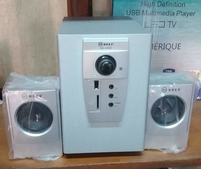 Agrandir l'image de Woofer bluetooth N.D.E 9 ND-5909 Image de Woofer bluetooth N.D.E 9 ND-5909