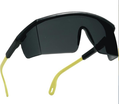 Lunettes polycarbonate monobloc DELTAPLUS. Branches nylon ajustables. Branche nylon inclinable. Protections latérales.