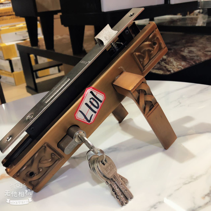 Image de Serrure de porte avec clés