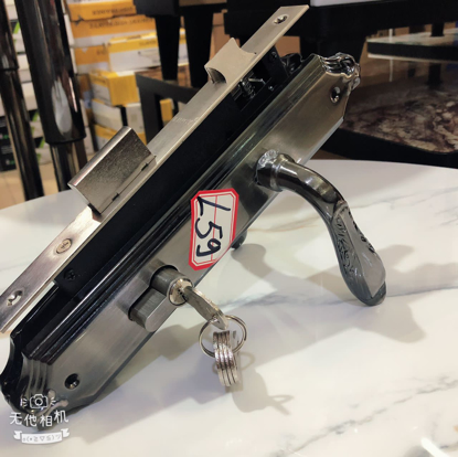 Image de Serrure de porte avec clés