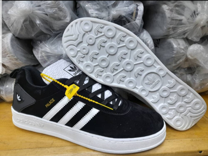 Agrandir l'image de CHAUSSURE ADIDAS PALACE Image de CHAUSSURE ADIDAS PALACE