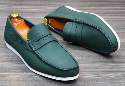 Agrandir l'image de CHAUSSURE MOCASSIN Image de CHAUSSURE MOCASSIN