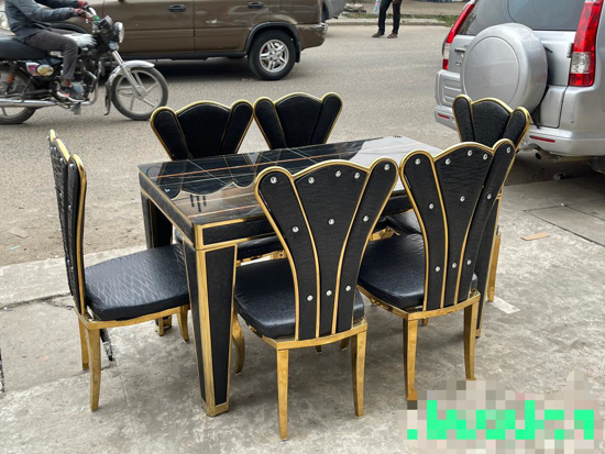Image sur salle a manger demontable vitrer + 6 chaises en cuir noires et doré d'or