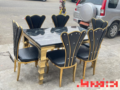 Agrandir l'image de salle a manger demontable mabrer + 6 chaises en cuir noires et doré d'or Image de salle a manger demontable mabrer + 6 chaises en cuir noires et doré d'or