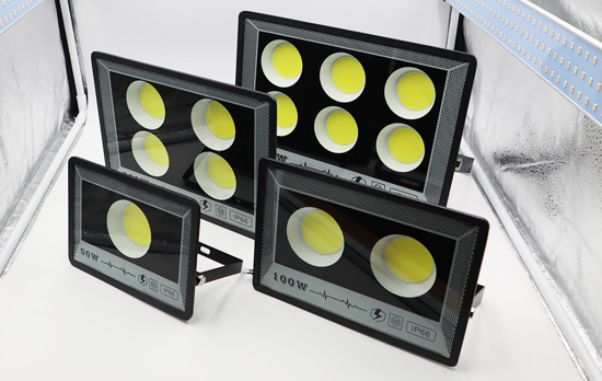 projecteur-led-pour-exterieur-200-watts-eclairage-d_exterieur-haute-luminosite-pour-garage-et-jardin