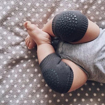 Image sur Protège Genoux Pour Bébé Faisant Quatre Pattes - Noir