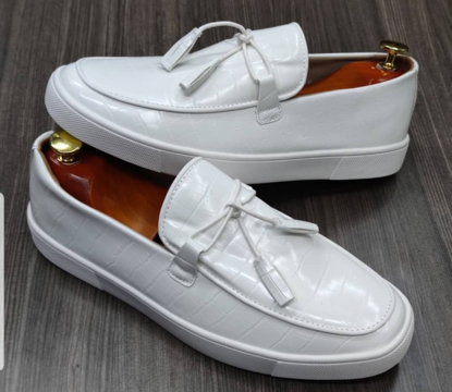 Image de CHAUSSURE BASSE LOUBOUTIN