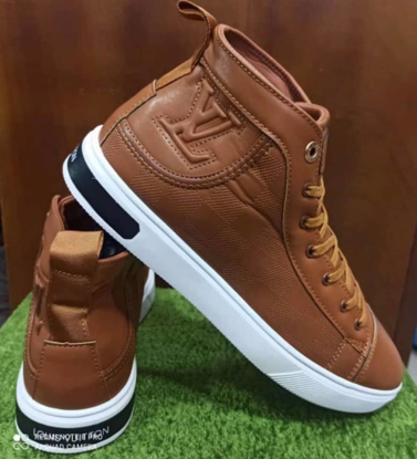 Agrandir l'image de CHAUSSURE CLASS MONTANTE Image de CHAUSSURE CLASS MONTANTE