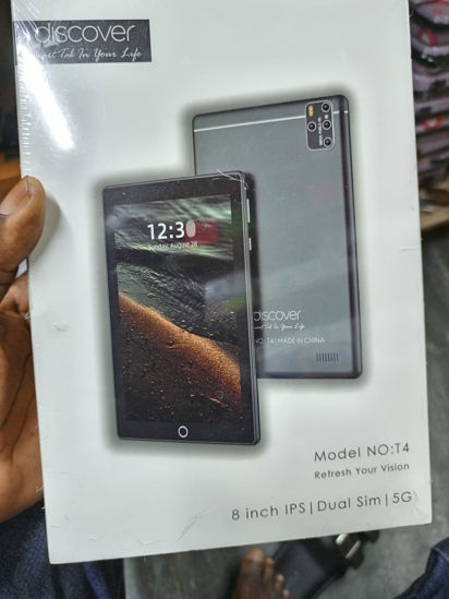 Tablette Discover T4- 8 Pouces - 6GB RAM/ 256GB - 4000mAh - Tablette +  Housse, chargeur & Écouteur Bluetooth