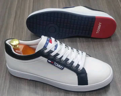 Agrandir l'image de Tennis Basse Tommy blanche, Produit générique Image de Tennis Basse Tommy blanche, Produit générique