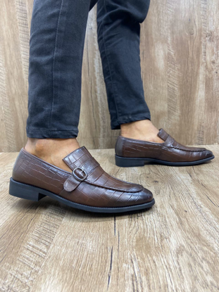 Image de Chaussure Classe en Cuir Peau Crocot, avec petite boucle, Produit Générique
