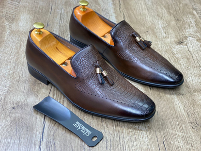Agrandir l'image de Chaussure Classe en Cuir Cirable deux ponpons, Marron Image de Chaussure Classe en Cuir Cirable deux ponpons, Marron