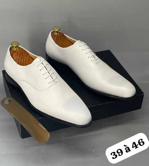 Image sur Chaussure Classe en cuir, blanche, finition impeccable