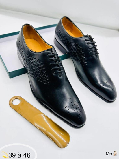 Image sur Chaussure Classe en cuir noir avec lacet
