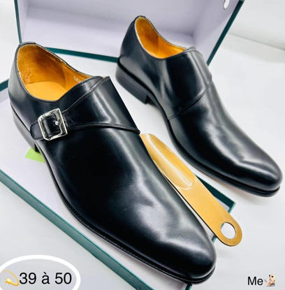 Agrandir l'image de Chaussure Classe en Cuir Ciré Noir avec boucle , Produit générique Image de Chaussure Classe en Cuir Ciré Noir avec boucle , Produit générique