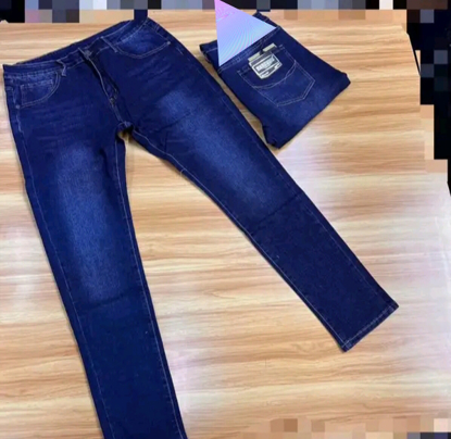 Agrandir l'image de Pantalon jean Bleu strech Image de Pantalon jean Bleu strech