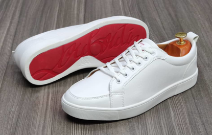 Agrandir l'image de Tennis Louboutin basse , qualité irréprochable, produit générique Image de Tennis Louboutin basse , qualité irréprochable, produit générique