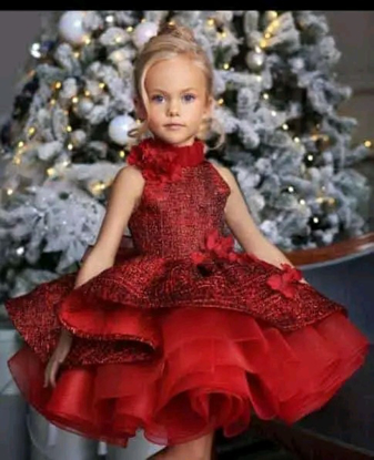 Agrandir l'image de Robe trapèze à paillettes pour filles, rouge avec des Appliques de Tulle, asymétrique, épaule dénudée de 1-3 ans Image de Robe trapèze à paillettes pour filles, rouge avec des Appliques de Tulle, asymétrique, épaule dénudée de 1-3 ans