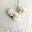 Image sur Lot de 5 Rose Artificielle Blanche - Réaliste Mousse Faux Roses avec Tige - Artificielle Fleurs pour Bouquets de Mariage, Centres de Table, décoration de gâteau- pâtisserie