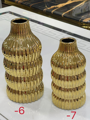 Image de paires de vases doré