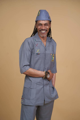 Image de Tenue officielle des lions indomptables du Cameroun ( Ensemble boubou chemisette et pantalon avec bonnet et un logo des Lions Indomptables et couleurs du drapeau camerounais)