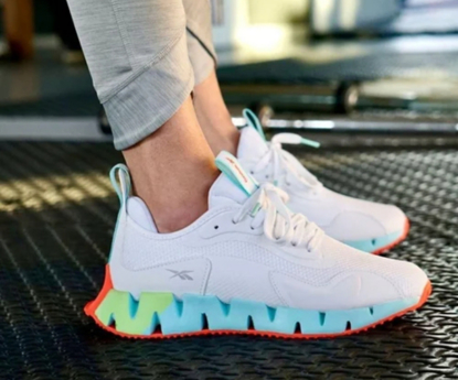 Agrandir l'image de Tennis Multicolore avec lacet très pratique, mixte , Produit générique Image de Tennis Multicolore avec lacet très pratique, mixte , Produit générique