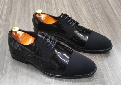 Image de Chaussures en cuir  noir brillant avec lacet , Noir, Produit générique