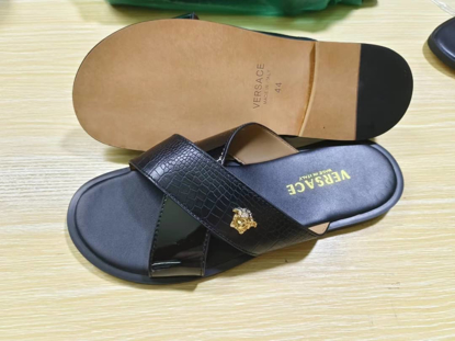 Image de Babouche en Cuir Versace, Produit générique