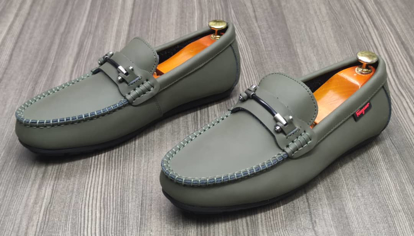 Agrandir l'image de CHAUSSURE BASSE MOCASSIN Image de CHAUSSURE BASSE MOCASSIN