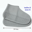 Couvre-chaussures de pluie imperméable en silicone de taille S réutilisable, couleur grise.