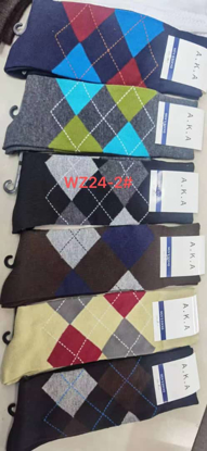 Agrandir l'image de 12 pcs de Longues chaussettes raillés pour  froid en coton lourd , Image de 12 pcs de Longues chaussettes raillés pour  froid en coton lourd ,