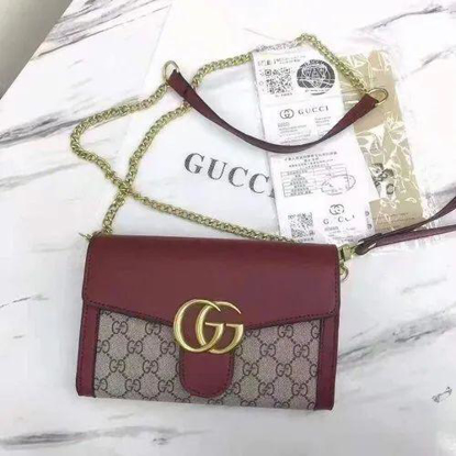 Agrandir l'image de Sac à main bandoulière GUCCI pour femme en cuir ,  avec carton , Produit générique Image de Sac à main bandoulière GUCCI pour femme en cuir ,  avec carton , Produit générique