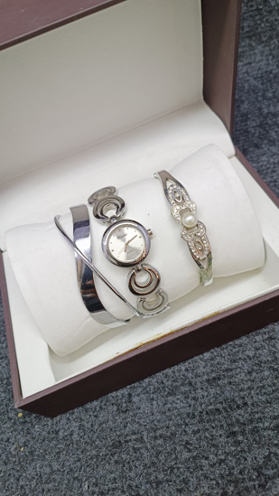 Image sur Set complet montre, bracelet de très bonne qualité, dans sa boîte,  produit générique
