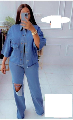 Agrandir l'image de Ensemble jean 2 pcs, pantalon destroy pattes d'éléphant et une veste , qualité irréprochable Image de Ensemble jean 2 pcs, pantalon destroy pattes d'éléphant et une veste , qualité irréprochable