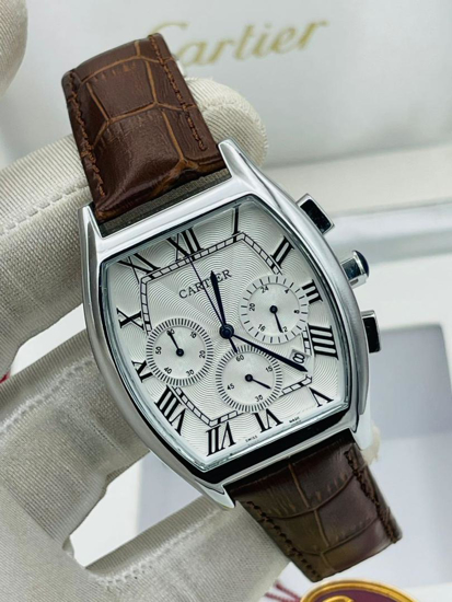 Image sur Montre avec bracelet en cuir de très bonne qualité, dans sa boîte, CartIer, Produit générique