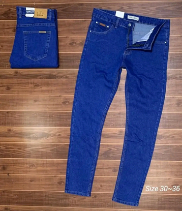 Agrandir l'image de PANTALON JEAN BLEU Image de PANTALON JEAN BLEU