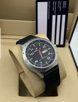 Agrandir l'image de MONTRE S ARMY Image de MONTRE S ARMY