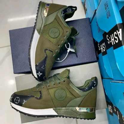 Agrandir l'image de CHAUSSURE BASSE FASHION Image de CHAUSSURE BASSE FASHION