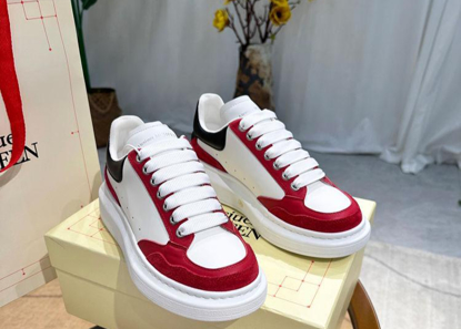 Agrandir l'image de CHAUSSURE BASSE McQ Image de CHAUSSURE BASSE McQ