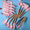 Image sur Ustensiles de cuisine en silicone - 12 pièces - Poignées en bois - Set de spatules de cuisine avec support - Cuillère et pinces - Rose