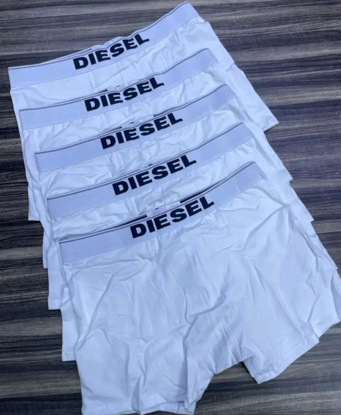 Agrandir l'image de BOXERS 5 PIÈCES 100% COTON Image de BOXERS 5 PIÈCES 100% COTON