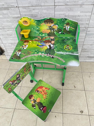 Agrandir l'image de Table d'études pour enfants Image de Table d'études pour enfants