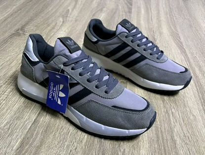 Agrandir l'image de CHAUSSURE BASSE ADIDAS Image de CHAUSSURE BASSE ADIDAS