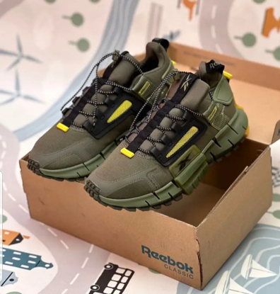 Agrandir l'image de CHAUSSURE BASSE REEBOK Image de CHAUSSURE BASSE REEBOK