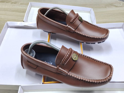 Agrandir l'image de CHAUSSURE BASSE MOCASSIN Image de CHAUSSURE BASSE MOCASSIN