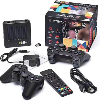 Image de console de jeu G11 Pro Game tv Box, 32 000 jeux intégrés, 40 émulateurs, console de jeu rétro HDMI 4K avec manettes sans fil 2,4 GHz, console de jeu portable Plug and Play, cadeau pour homme et mari (64 Go)